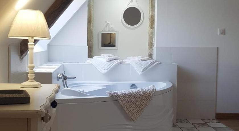 Manoir De Pierreville Audouville-la-Hubert Exteriör bild